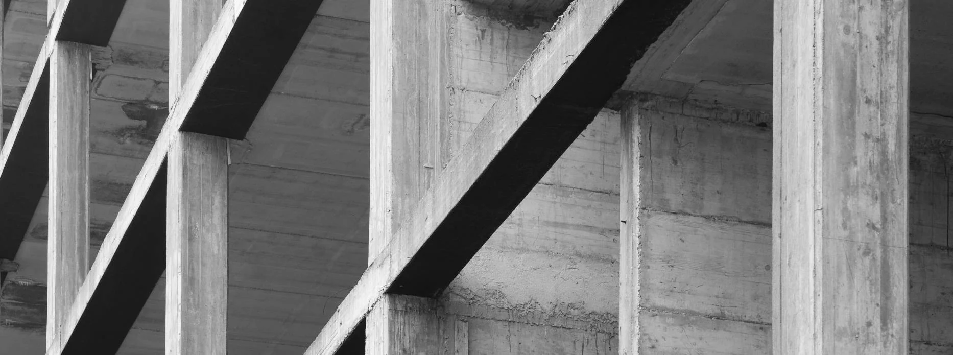 Béton mal vibré : 7 défauts à identifier sur un chantier et comment les prévenir